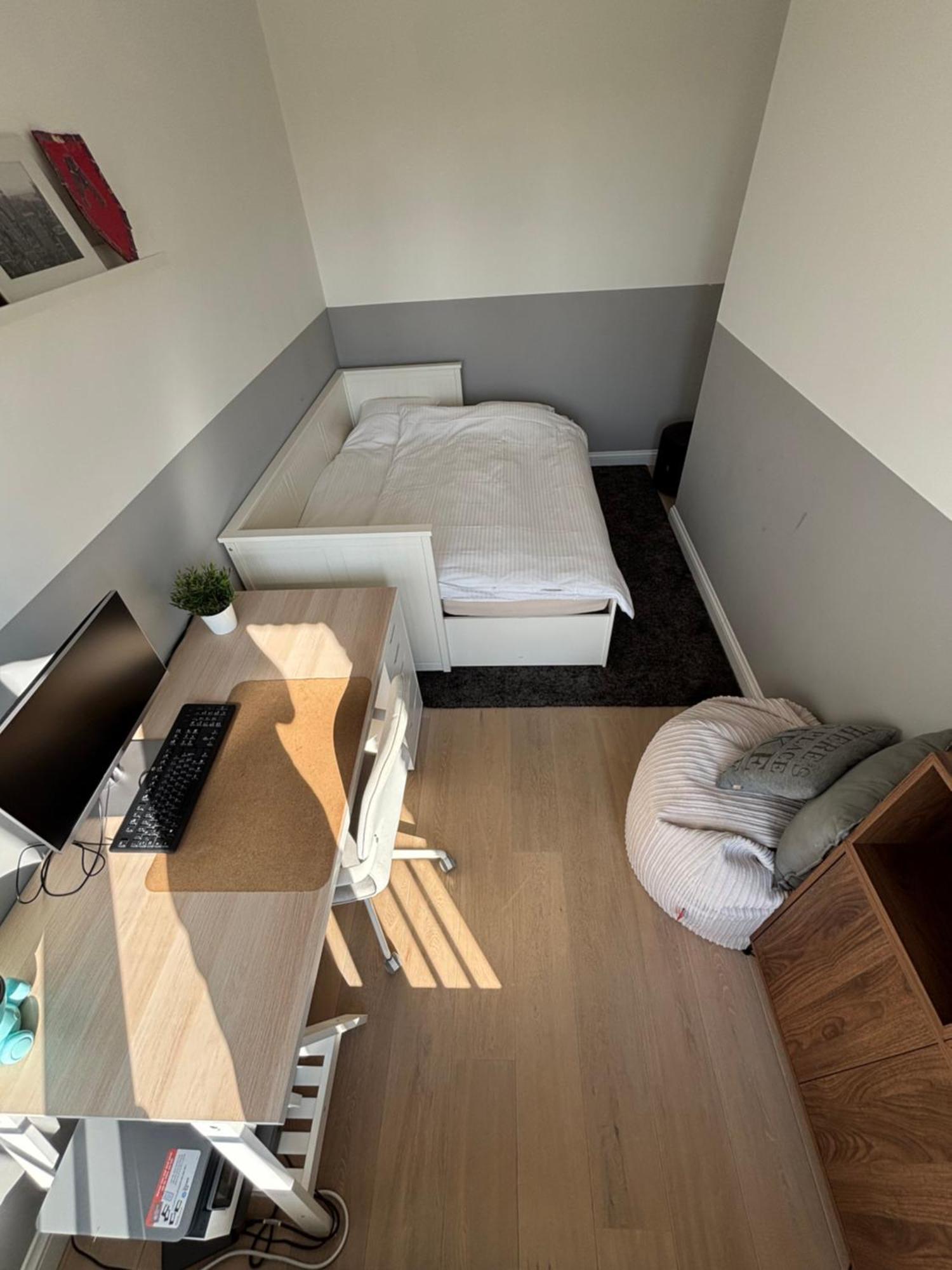 Apartment Luxury Apartment, Private Terrace & Free Parking *