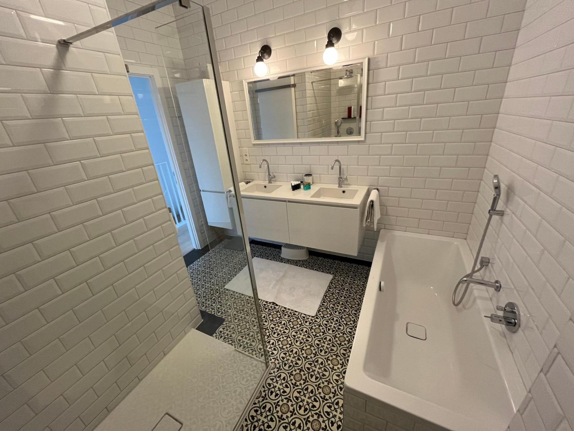 Luxury Apartment, Private Terrace & Free Parking *